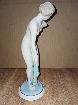 Dívka po koupeli s osuškou AKT ROYAL DUX- ART-DECO 24,5 cm t - 9