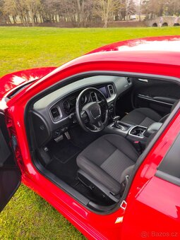 Dodge charger 5.7hemi 276kw rok výroby 2020 - 9