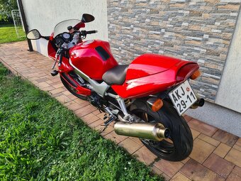 Honda VTR 1000F - 9