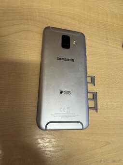 Mix mobilních telefonů (funkční / nefunkční / tlačítkové) - 9