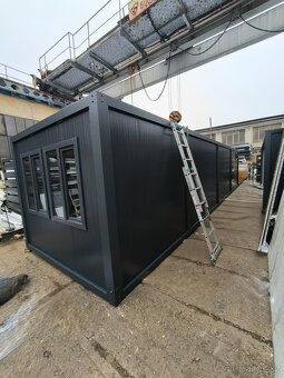 Velký prostorný kontejner 12 x 3metry v antracitu - 9