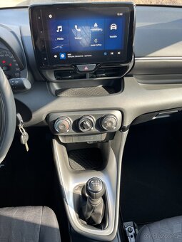 Toyota Yaris 1.5 MT6 2024 - 9