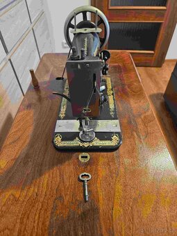 Prodám šicí stroj Singer - 9