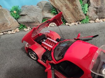 Prodám model 1:18 Dodge Viper GTS - 9