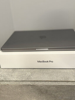 Macbook Pro 16' M1 Max 2021 64RAM 2TB SSD ve velmi dobrém s - 9