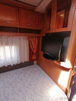 Karavan Hobby 650 – rodinný, palandy, mover, markýza - 9
