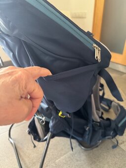 Deuter Kid Comfort Pro midnight se stříškou a 10l batohem - 9