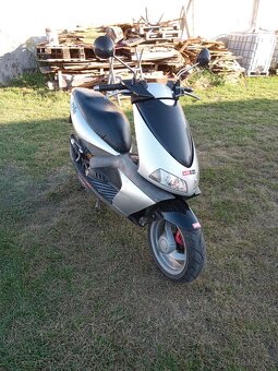Skútr Aprilia - 9