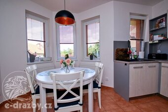 Rodinný dům 5+1 (156 m2) se zahradou (560 m2), bazénem a gar - 9