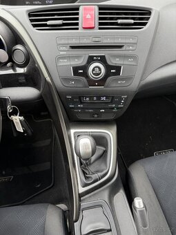 Honda Civic 1.8 i-VTEC 104 kW, jen 115.875 km, rok 2012 - 9
