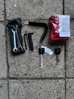 Honda CB125R - 9