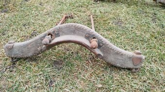 Věci na zahradu, na chalupu, hrábě, sud , žebřiňák. - 9