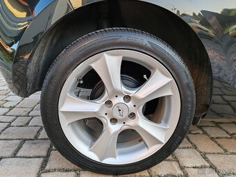 benzínový Renault Clio 1.2 edice Rip Curl   10/2007 - 9