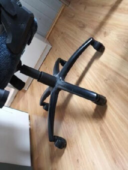 Kompletní herní setup – PC, monitor, židle, příslušenství - 9