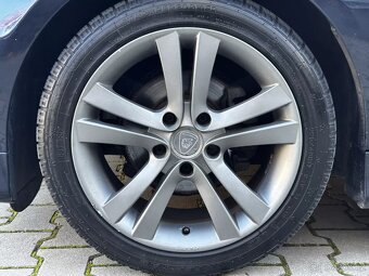 BMW E90 320i 110kW Xenony ALU R17 Tempomat El. tažné - 9