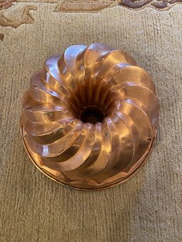 Sběratel nabízí staré měděné formy - 9