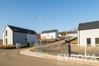 Novostavba rodinného domu 5+kk, pozemek 803m2, 15minut od ok - 9