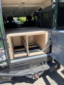 Land Rover Defender - 9