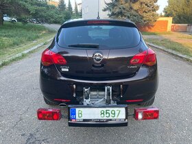 Opel Astra J 1,4 TURBO, integrovaný nosič kol - 9
