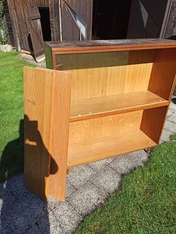 Knihovna/ regál/ úložné prostory - 9