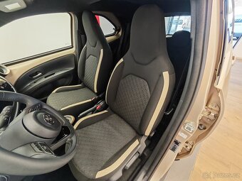 Toyota Aygo 1.0 X-Play STYLE - 9