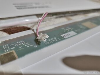 Funkční LCD displaye do starších Notebooků. 400kč za vše. - 9