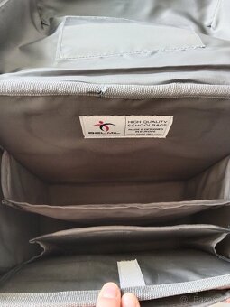 Dívčí školní aktovka Belmil, váží jen kolem 920 990 g. Je zp - 9