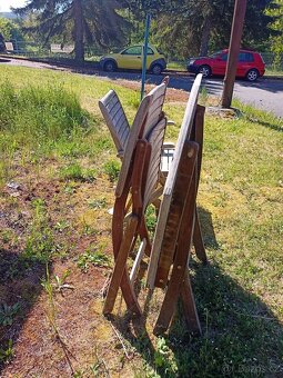 Prodám hezkou zahradní sestavu-skládací stolek+2 x skládací - 9