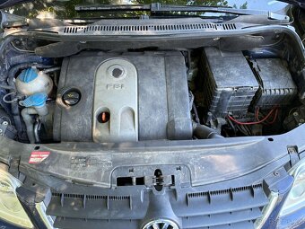 Volkswagen Touran 1.6i, ZCELA NOVÁ STK - 9