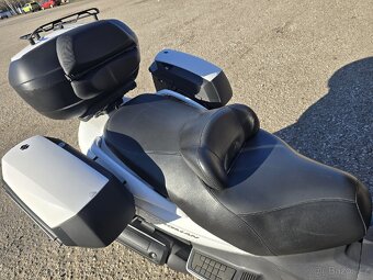 Suzuki Burgman 650 - 9