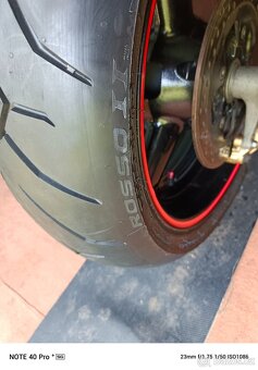Suzuki GSX 1400 - 9