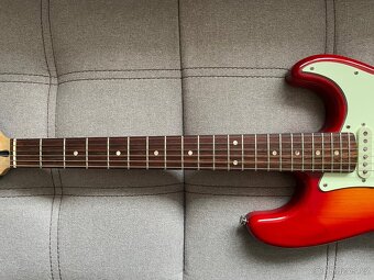 Squier Stratocaster Standard Series + Fender Mustang V2 110W - 9