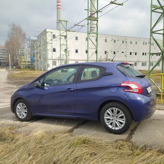 Peugeot 208 1.2 benzín 60kw, poctivých 136tkm, klima - 9