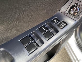 Mitsubishi Lancer 1.6i , 86 kW benzín, 2011 - 9