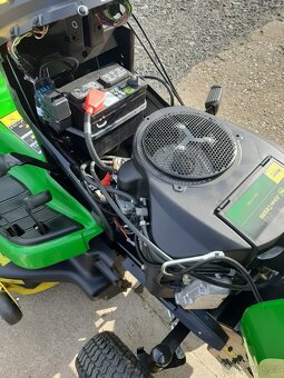 Zahradní traktůrek John Deere - 9