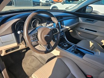 JAGUAR XF 2019 2.0 25D 177kW SEDAN,VÝHŘEVY,KŮŽE,NAVI - 9
