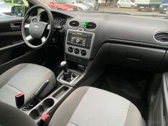 Ford Focus Combi 1.6i 74kW klimatizace tažné ABS 2007 - 9