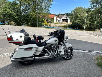 Harley davidson electra glide ultra Classic FLHTCU 2012 - 9