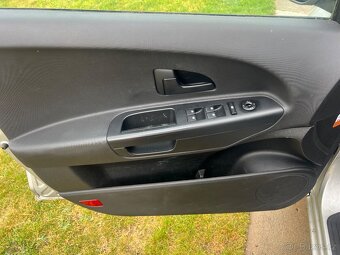 Kia ceed 1.4 benzin, 80kw, rv 2010 ,koupeno nove v CR - 9