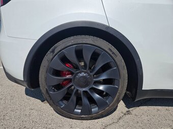 Tesla model Y Performance AMD Ryzen Berlin - 9