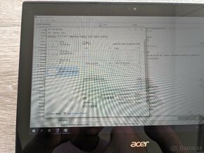 Starší a drobný Acer notebook - 9