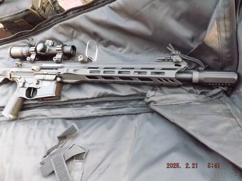 Prodám airsoftovou pistoli, samopal a veškeré vybavení - 9