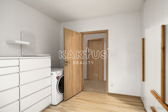 Pronájem zrekonstruovaného bytu 3+kk ( 58m2) s balkónem, uli - 9