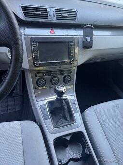 Volkswagen Passat B6 2.0 TDI - 9