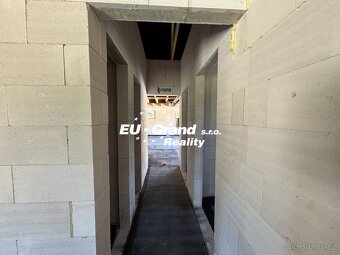Prodej rozestavěného rodinného domu v atraktivní lokalitě – - 9