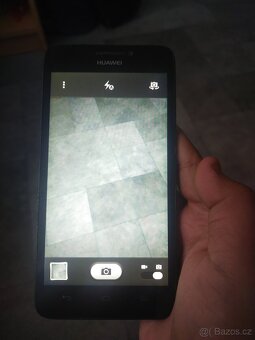 Prodám starší mobilní telefon huawei - 9