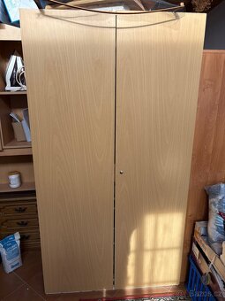 Prodám komody,skříně,kuchyň,botník,rohové sezení z masivu - 9