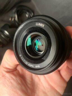 2x Lumix G7 + 3x objektiv + 13x paměťová karta + 3x baterie - 9