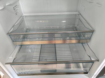 Lednice s mrazákem Siemens KG 49EAI43, A+++ - 9