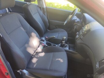 Hyundai i30 CW 1.6Crdi combi 66kw //nová TK//super stav// - 9